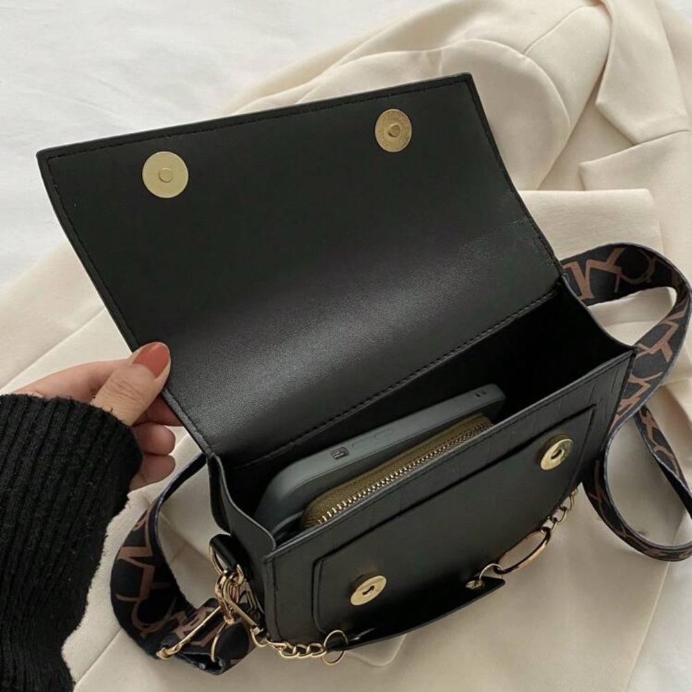 Trendy Black Crossbody Bag Gold Chain Accent Chic Shoulder Purse Minimalist Styl - Picture 3 of 5